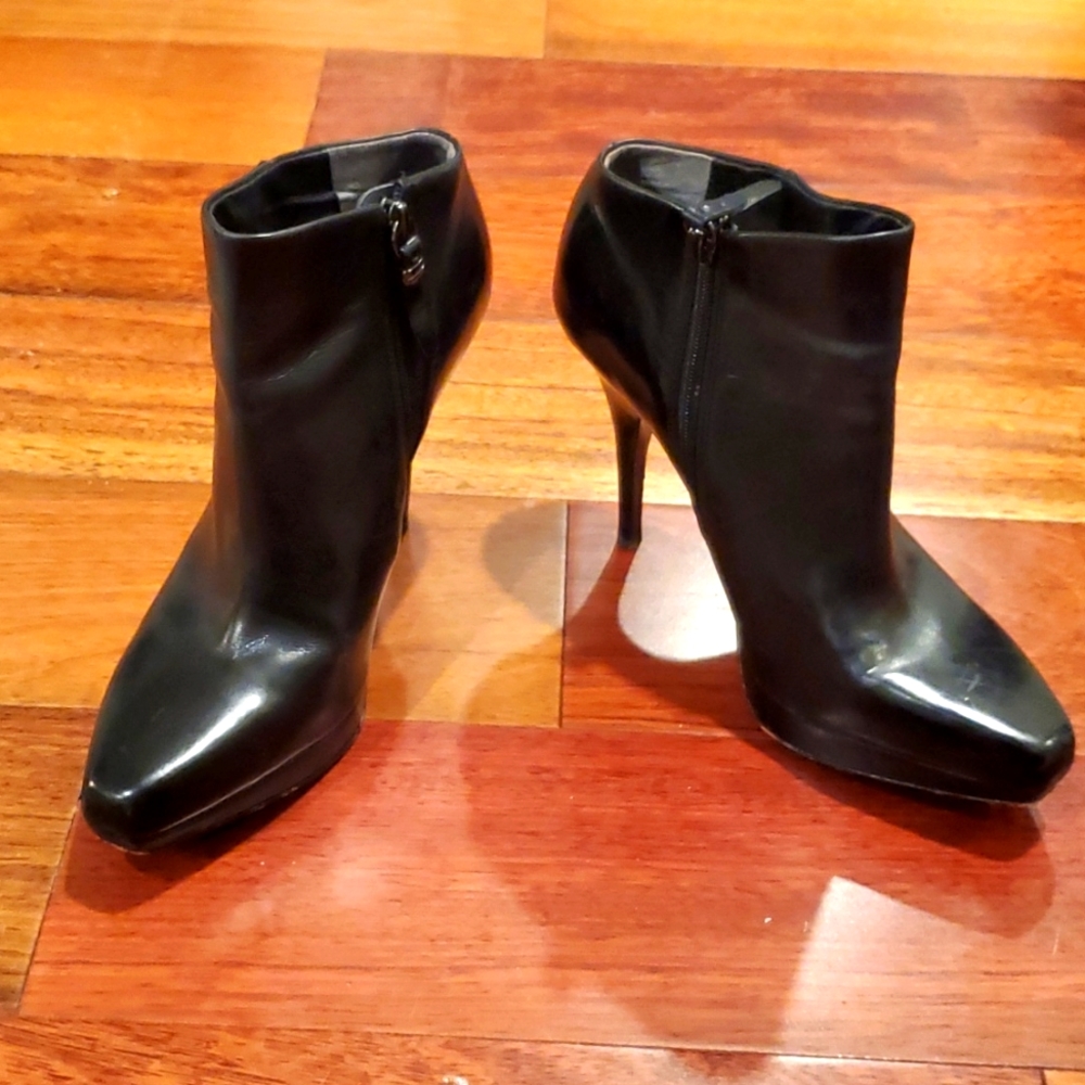 Via Spiagia sexy black platform booties